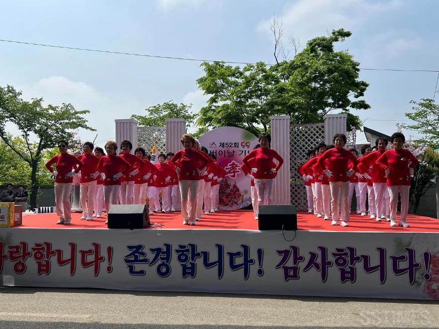 고북_어르신 댄스팀.jpg