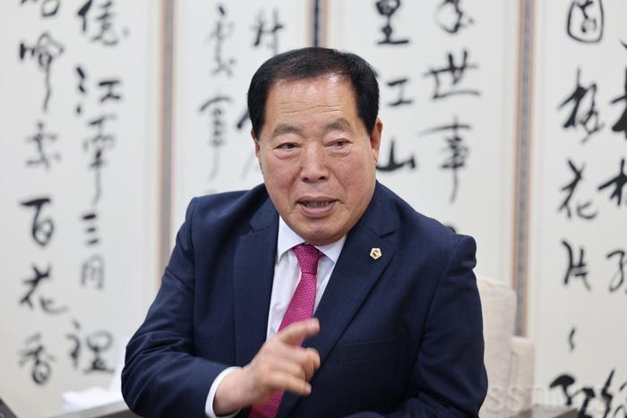 도_조길연 의장.jpg