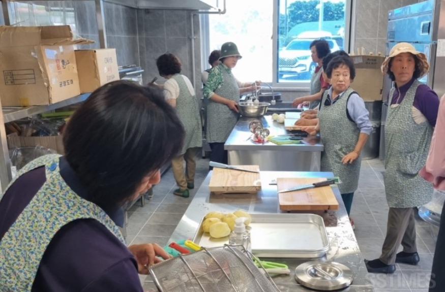 팔봉_식당메뉴 시식회.jpg