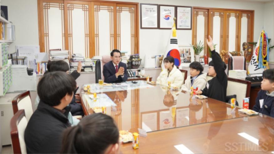 똑똑_시장 대화.JPG