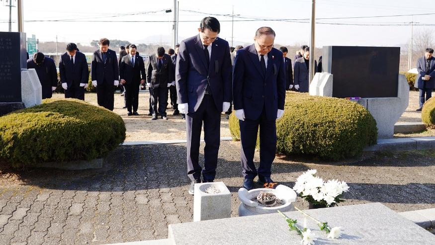 신년 참배_자유수호 합동 위령탑.JPG