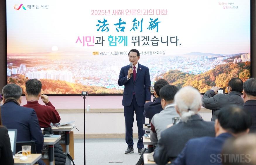 이완섭_언론인과 대화.JPG