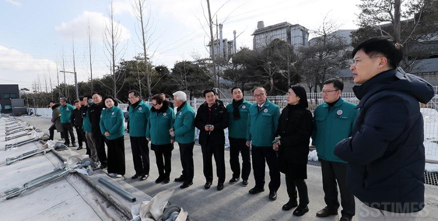 의회_에어돔 파손현장.JPG