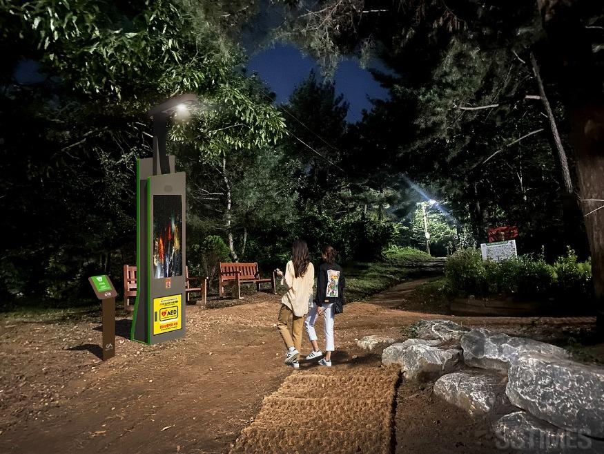 부춘산 등산로 스마트 가로등.jpg