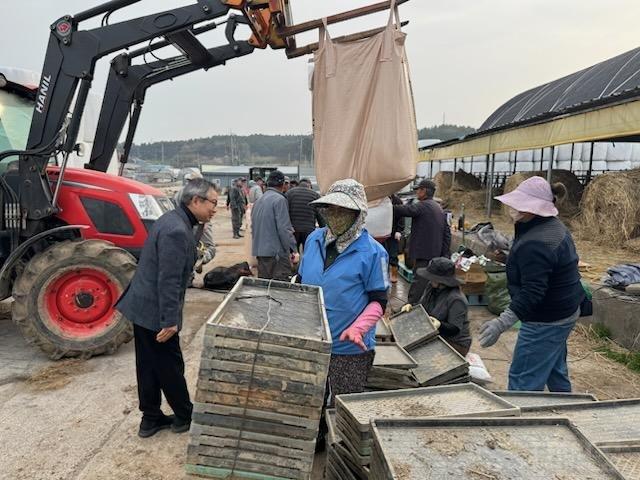 대산_못자리 현장방문.jpg