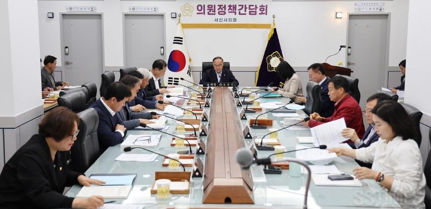 정책간담회.JPG