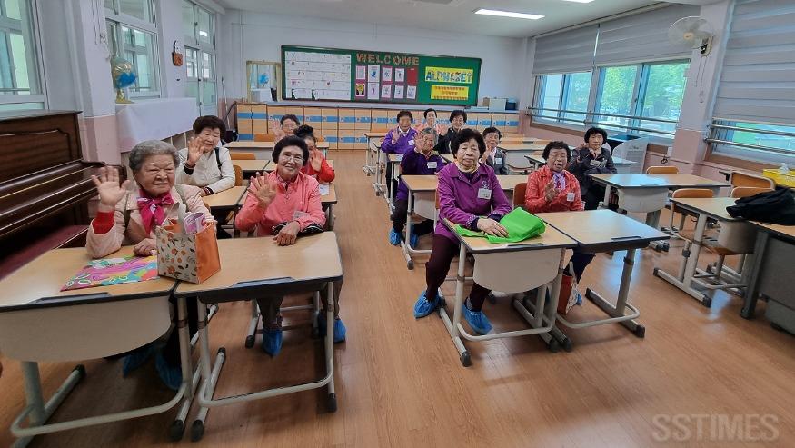 할머니 학교4.jpg